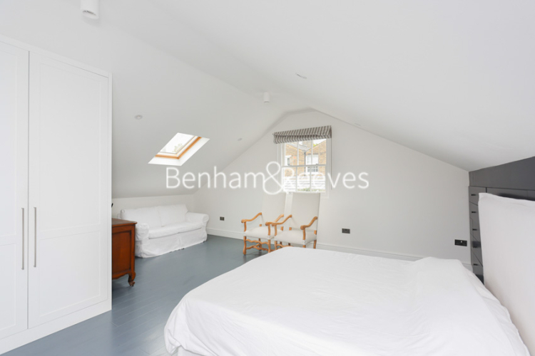 4  bedrooms house to rent in Albert Mews, Kensington, W8-image 13