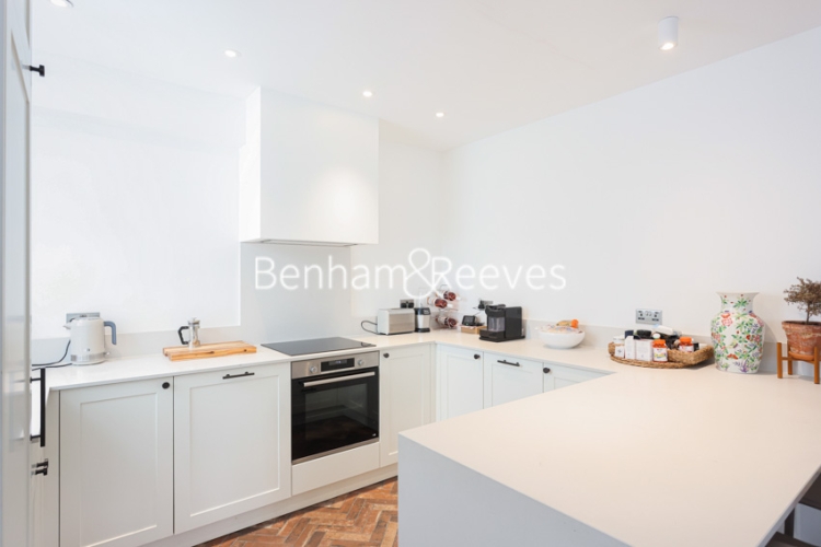 4  bedrooms house to rent in Albert Mews, Kensington, W8-image 2
