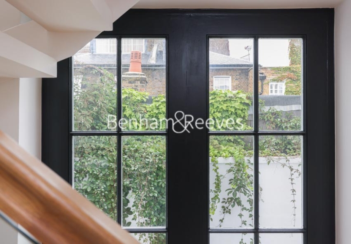 4  bedrooms house to rent in Albert Mews, Kensington, W8-image 5