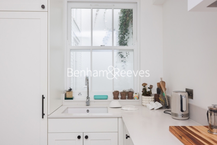 4  bedrooms house to rent in Albert Mews, Kensington, W8-image 7