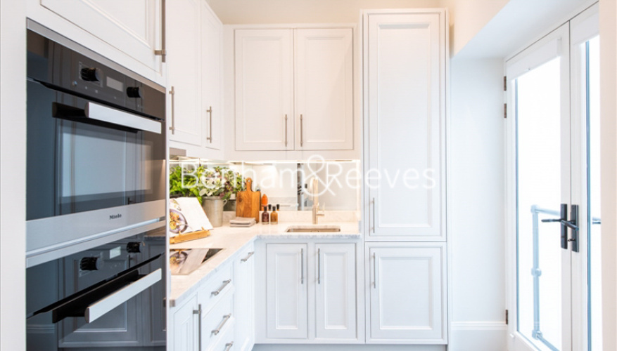2  bedrooms flat to rent in Prince of Wales Terrace, Kensington, W8-image 2