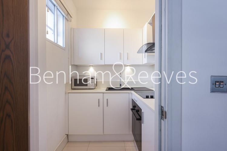 Studio flat to rent in Broadwalk Court, Kensington, W8-image 2