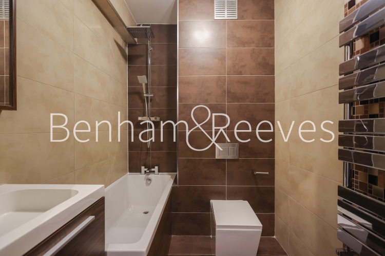 Studio flat to rent in Broadwalk Court, Kensington, W8-image 4