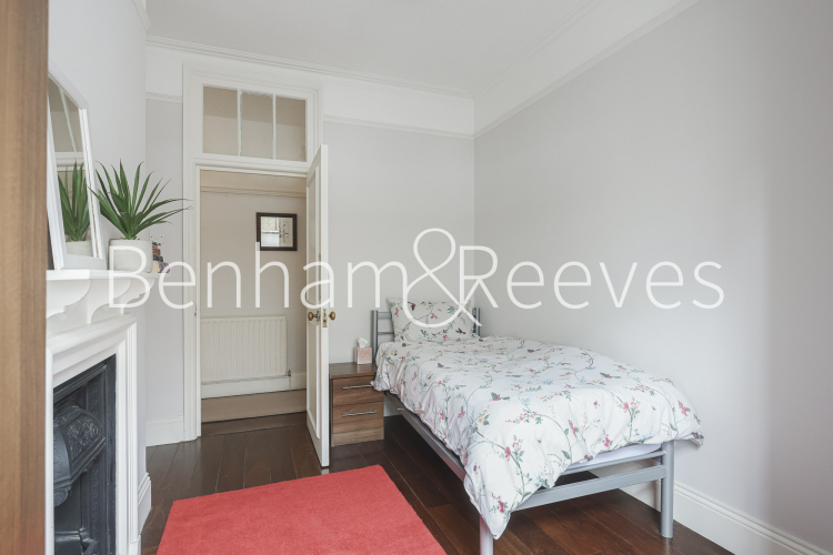 3  bedrooms flat to rent in Abingdon Mansions, Kensington, W8-image 6