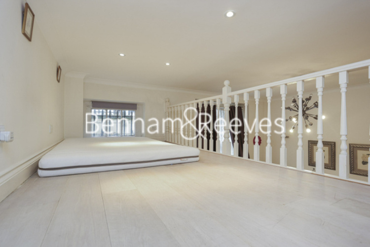 Studio flat to rent in Queens Gate, Kensington, SW7-image 9