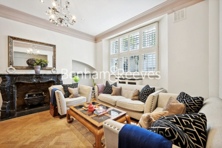 3  bedrooms flat to rent in Queen's Gate, South Kensington, SW7-image 1