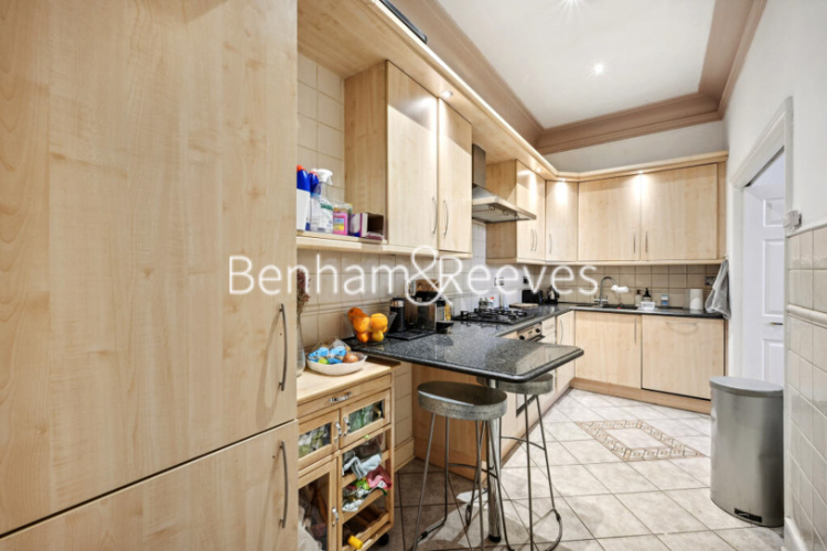 3  bedrooms flat to rent in Queen's Gate, South Kensington, SW7-image 2