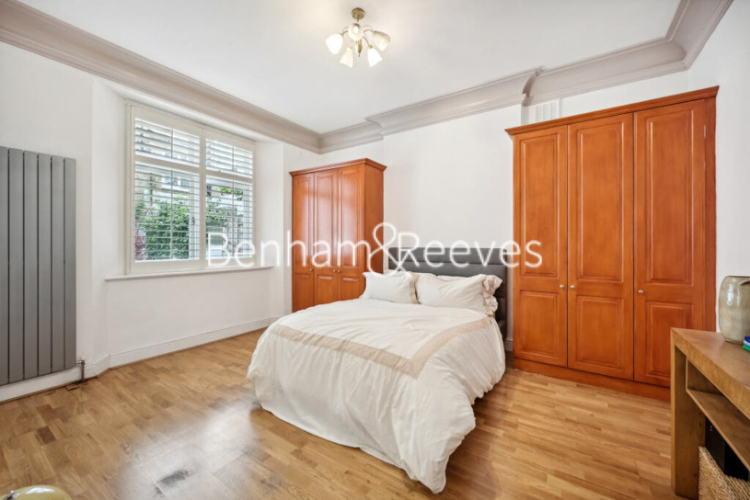 3  bedrooms flat to rent in Queen's Gate, South Kensington, SW7-image 3