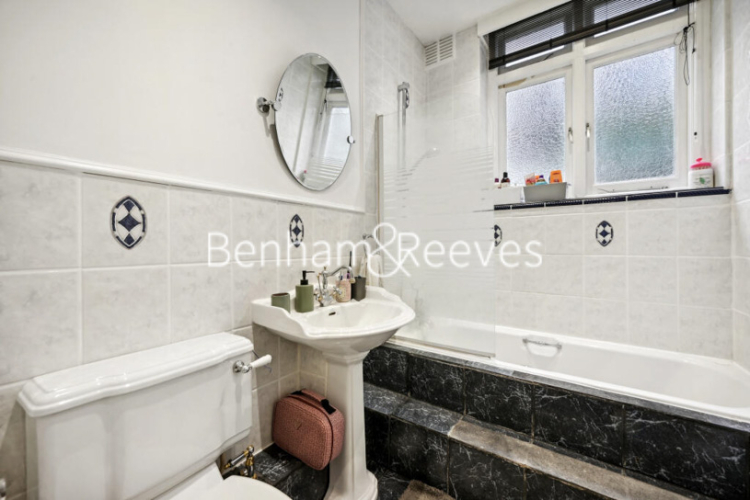 3  bedrooms flat to rent in Queen's Gate, South Kensington, SW7-image 4