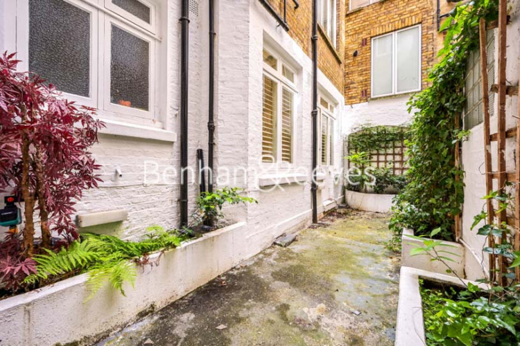 3  bedrooms flat to rent in Queen's Gate, South Kensington, SW7-image 11