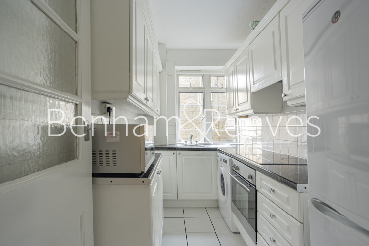 3  bedrooms flat to rent in Redcliffe Close, Kensington, SW5-image 2