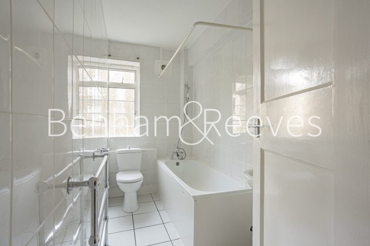 3  bedrooms flat to rent in Redcliffe Close, Kensington, SW5-image 4