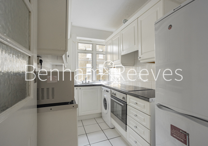 3  bedrooms flat to rent in Redcliffe Close, Kensington, SW5-image 7