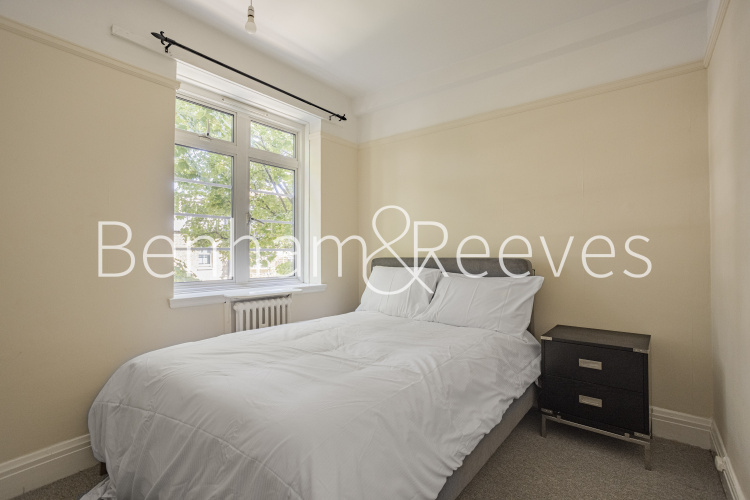 3  bedrooms flat to rent in Redcliffe Close, Kensington, SW5-image 8