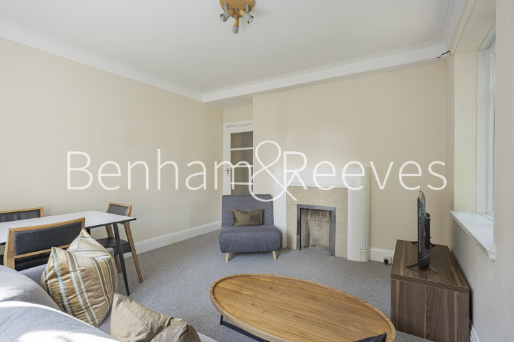 3  bedrooms flat to rent in Redcliffe Close, Kensington, SW5-image 11
