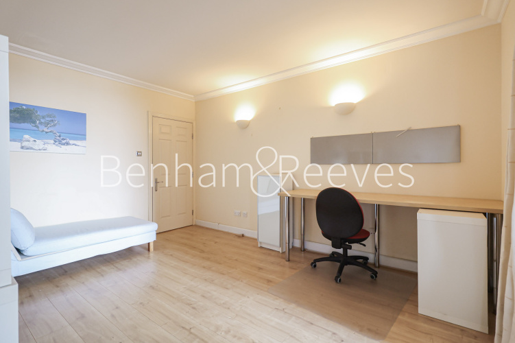 Studio flat to rent in Cromwell Road, Point West Building, SW7-image 12