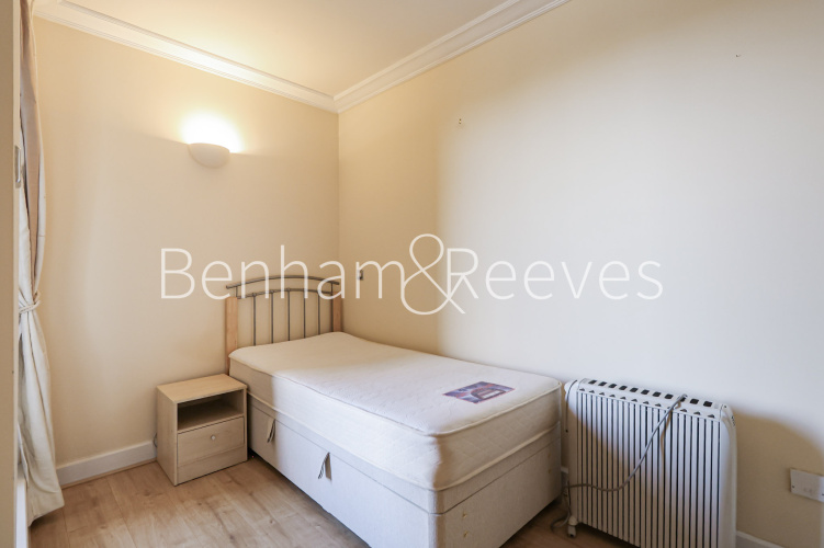 Studio flat to rent in Cromwell Road, Point West Building, SW7-image 13