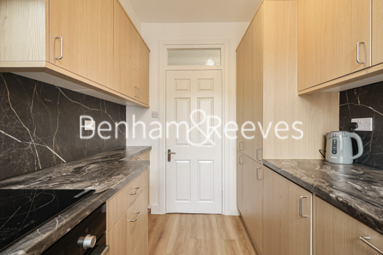 3  bedrooms flat to rent in Leonard Court, Kensington, W8-image 2
