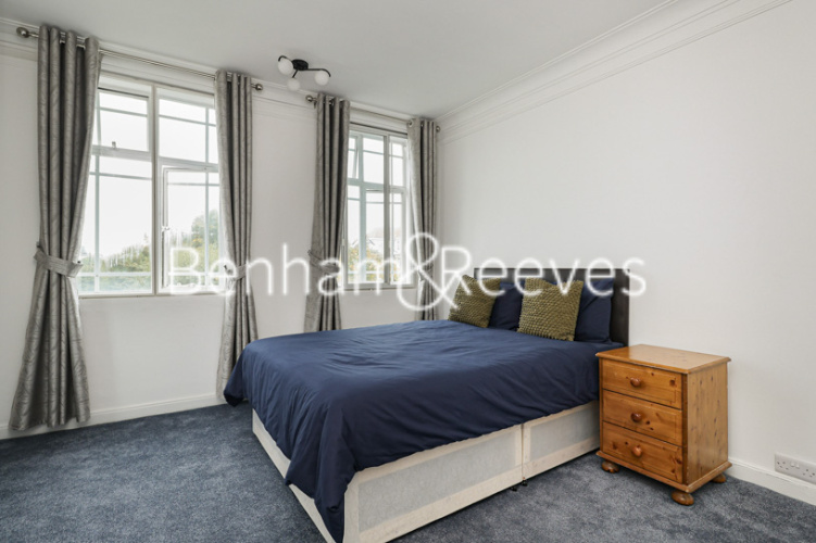 3  bedrooms flat to rent in Leonard Court, Kensington, W8-image 4