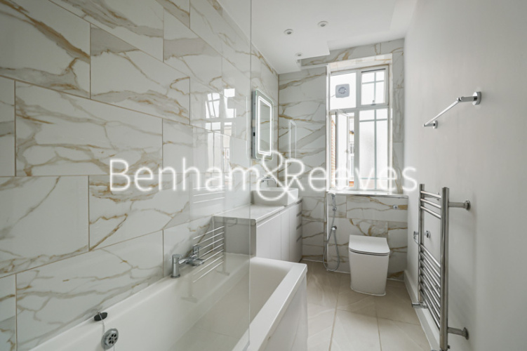 3  bedrooms flat to rent in Leonard Court, Kensington, W8-image 5