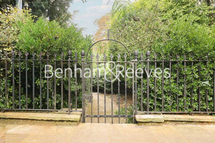 3  bedrooms flat to rent in Leonard Court, Kensington, W8-image 7