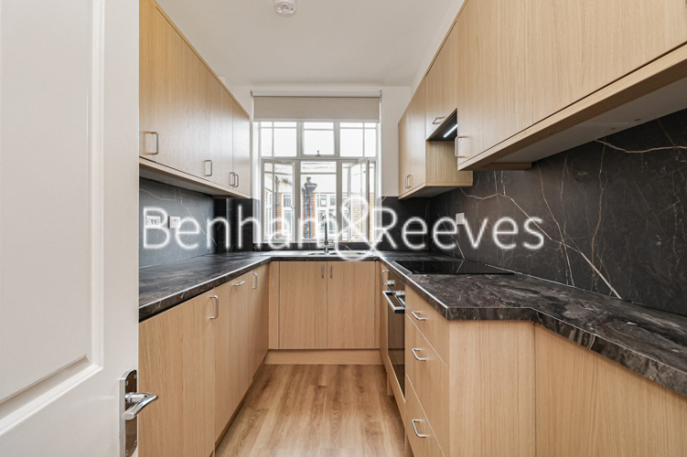 3  bedrooms flat to rent in Leonard Court, Kensington, W8-image 10