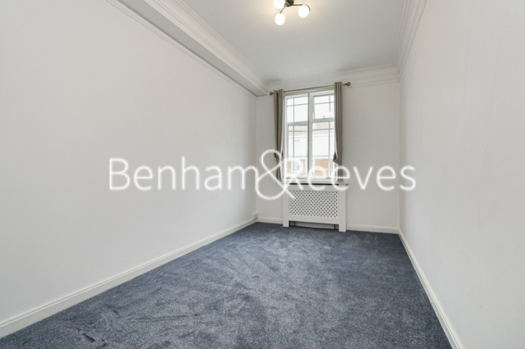 3  bedrooms flat to rent in Leonard Court, Kensington, W8-image 11