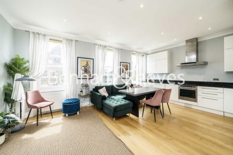3  bedrooms flat to rent in Nevern Square, Kensington, SW5-image 1