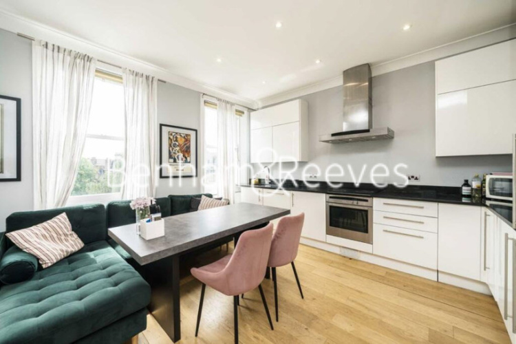 3  bedrooms flat to rent in Nevern Square, Kensington, SW5-image 2
