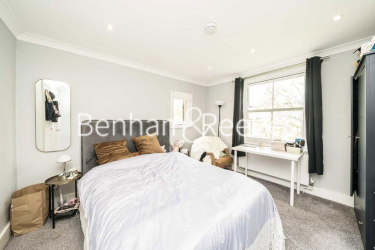 3  bedrooms flat to rent in Nevern Square, Kensington, SW5-image 3