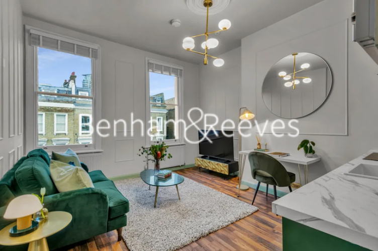 Studio flat to rent in Eardley Crescent, Kensington, SW5-image 1