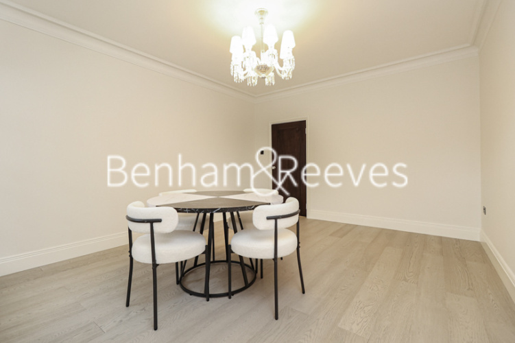 4  bedrooms flat to rent in St Marys Abbots Court, Kensington, W14-image 3