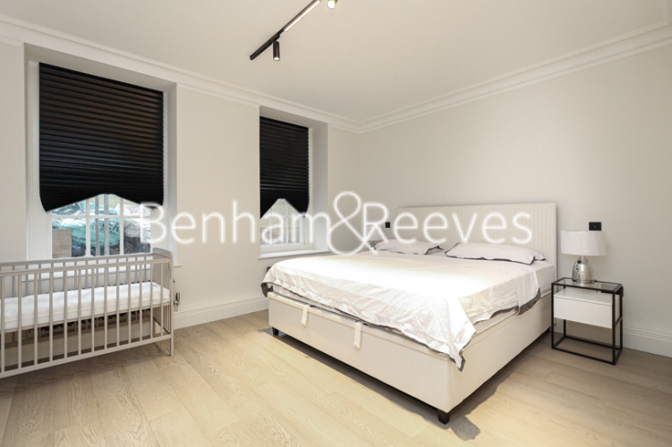 4  bedrooms flat to rent in St Marys Abbots Court, Kensington, W14-image 4