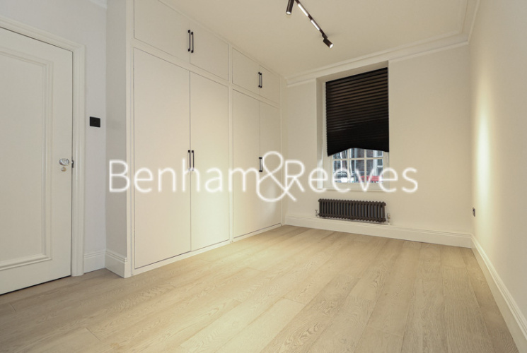 4  bedrooms flat to rent in St Marys Abbots Court, Kensington, W14-image 12
