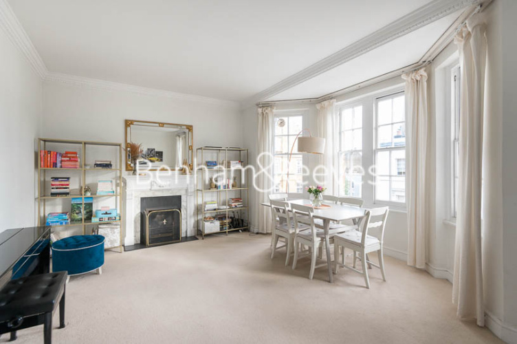 3 bedrooms flat to rent in Pitt Street, Kensington, W8-image 3