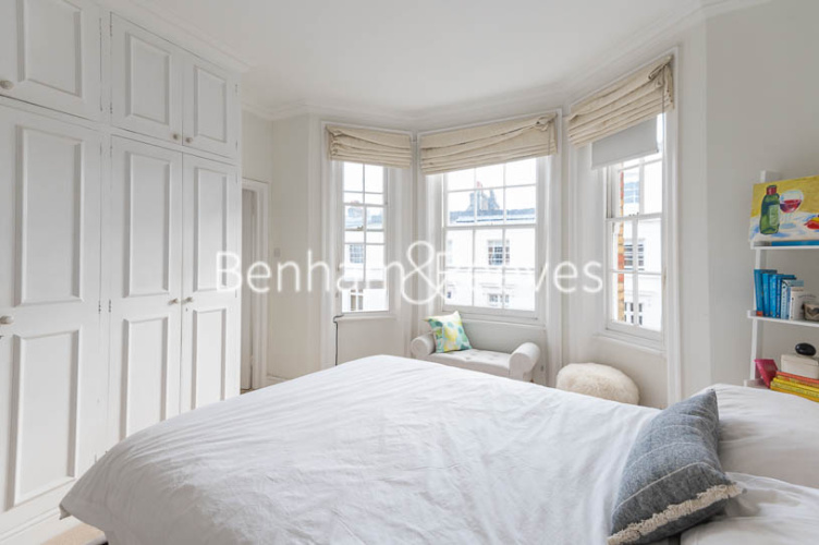 3 bedrooms flat to rent in Pitt Street, Kensington, W8-image 4