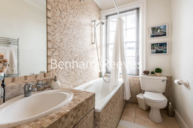 3 bedrooms flat to rent in Pitt Street, Kensington, W8-image 5