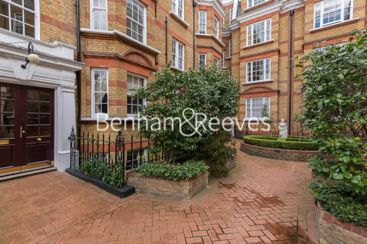 3 bedrooms flat to rent in Pitt Street, Kensington, W8-image 6