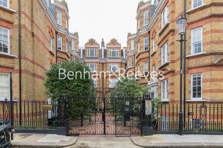 3 bedrooms flat to rent in Pitt Street, Kensington, W8-image 17