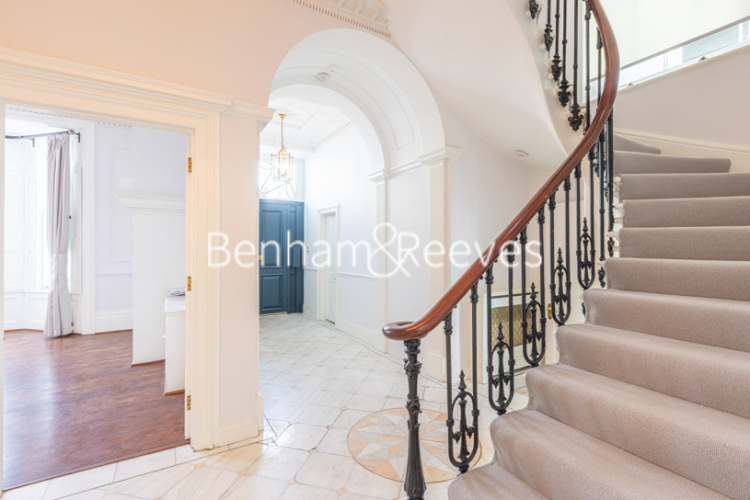7  bedrooms house to rent in Upper Phillimore Gardens, Kensington, W8-image 4