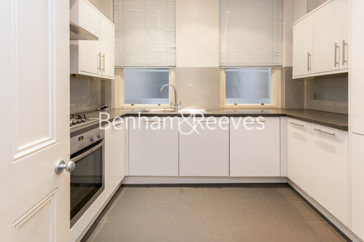 3  bedrooms flat to rent in Kensington Court Mansions, Kensington, W8-image 2