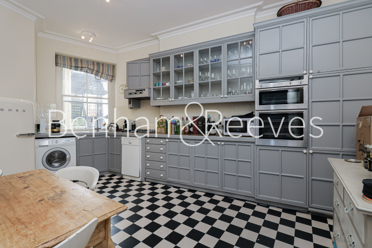 1  bedroom flat to rent in Durward House, Kensington Court, W8-image 2