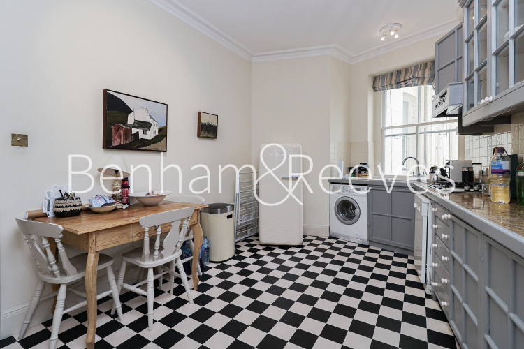 1  bedroom flat to rent in Durward House, Kensington Court, W8-image 8