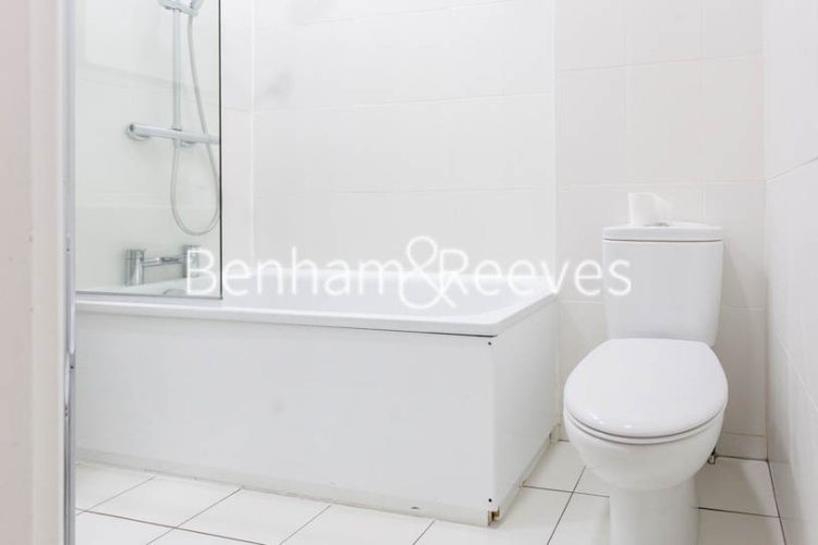 3 bedrooms flat to rent in Lexham Gardens, Kensington, W8-image 9