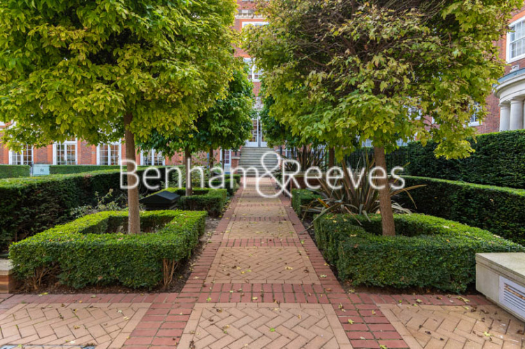 3 bedrooms flat to rent in Duchess of Bedfords Walk, Kensington, W8-image 5