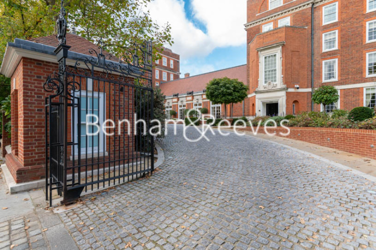 3 bedrooms flat to rent in Duchess of Bedfords Walk, Kensington, W8-image 6