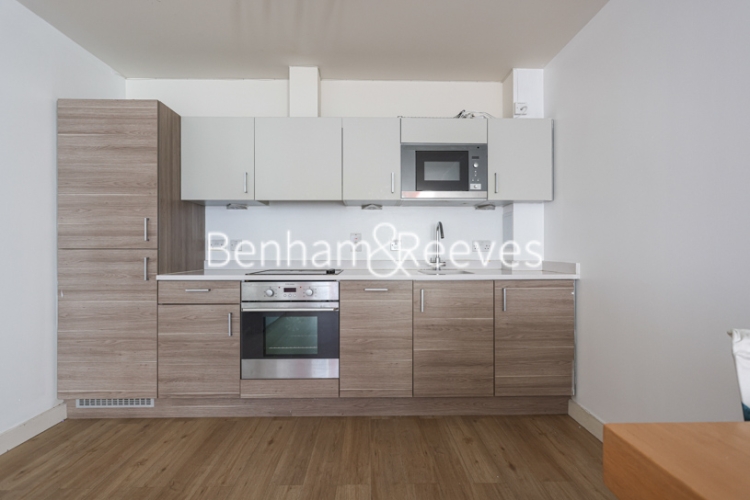 1 bedroom flat to rent in Heritage Avenue, Beaufort Park, NW9-image 2