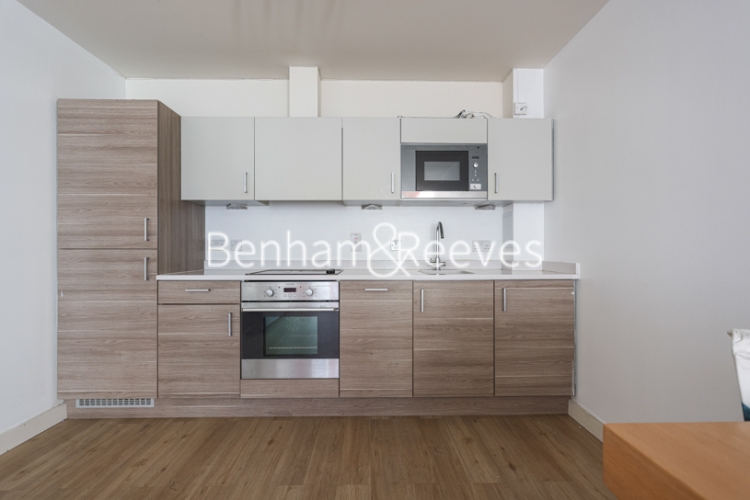 1  bedroom flat to rent in Heritage Avenue, Beaufort Park, NW9-image 2