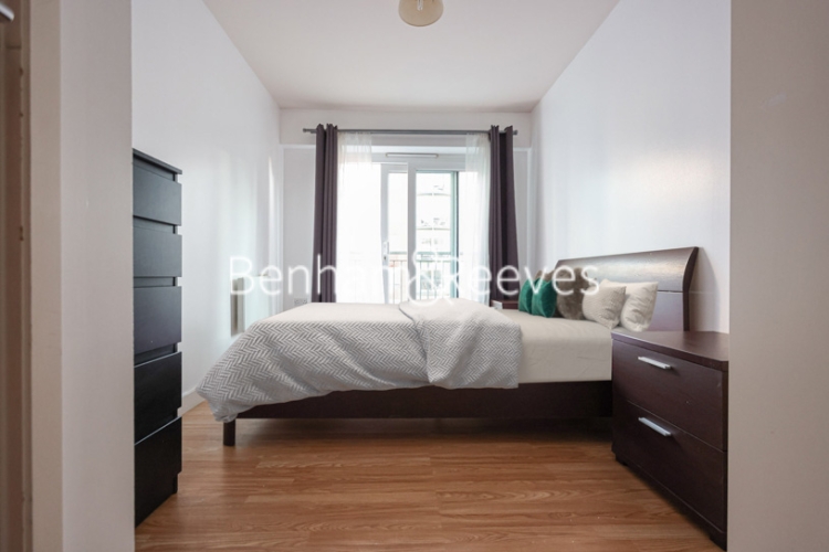 1  bedroom flat to rent in Heritage Avenue, Beaufort Park, NW9-image 11
