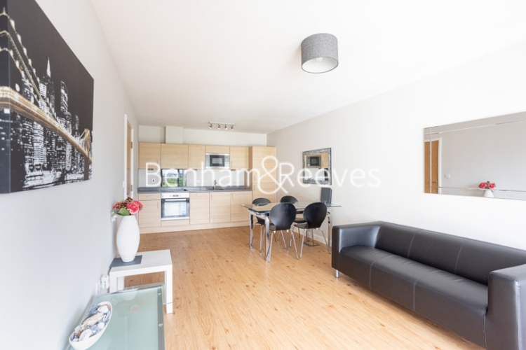 2  bedrooms flat to rent in Heritage Avenue, Colindale, NW9-image 1